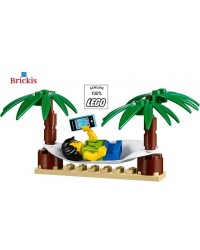 LEGO® Junge Minifigur in Hängematte am Strand mit Palmen und Telefon