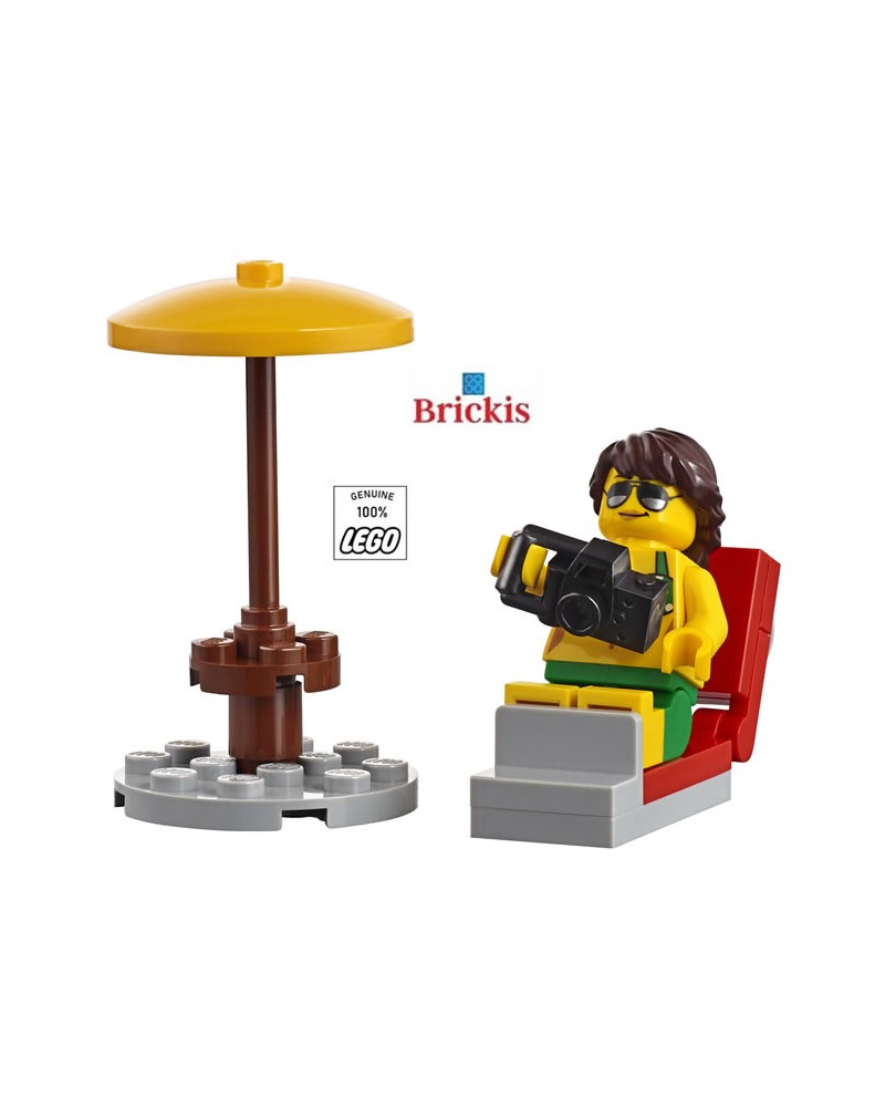 LEGO® Minifigure Fille sur la Plage dans une chaise de plage avec caméra et parasol