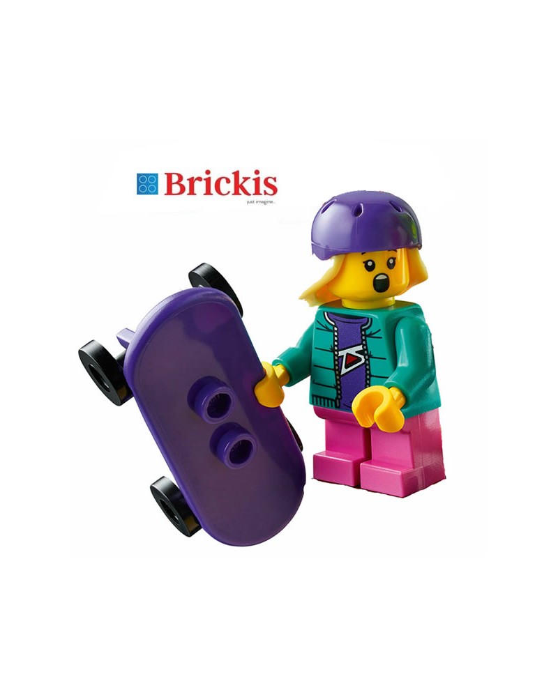 Petite fille patineuse LEGO® + planche à roulette