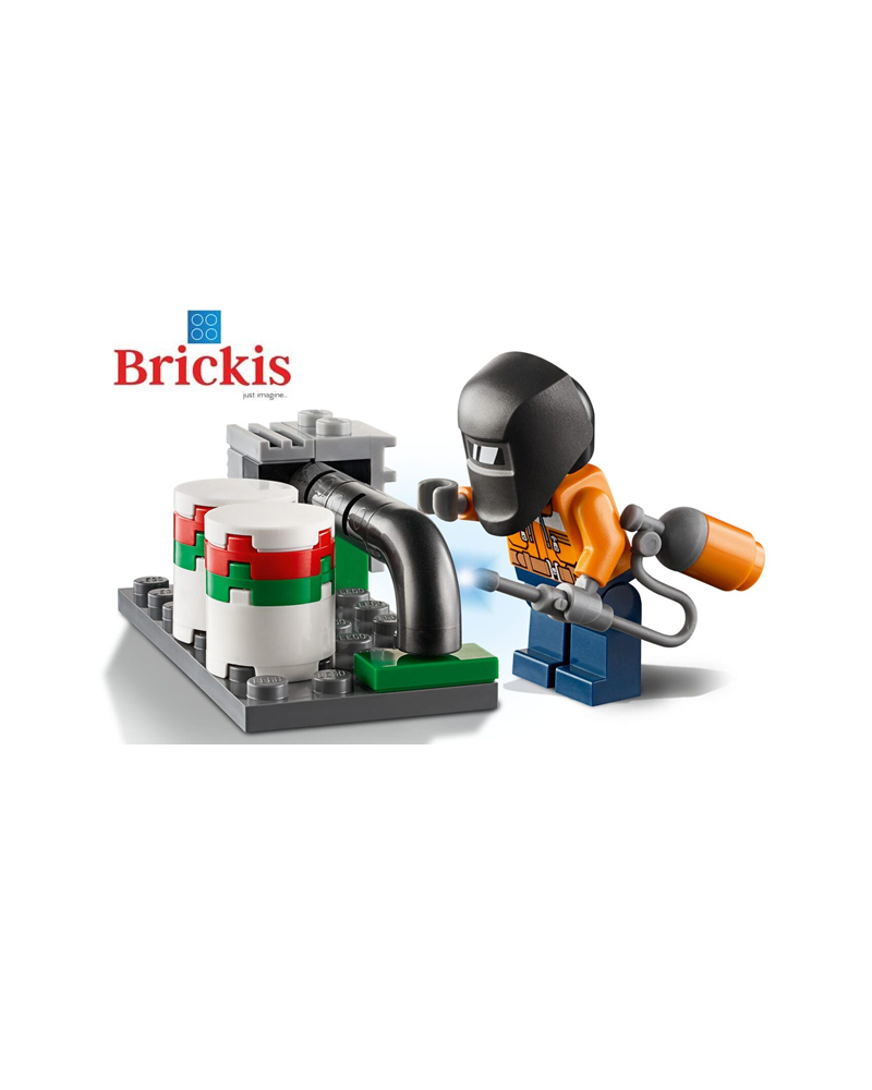 LEGO® Soldador con visera de soldadura en el trabajo